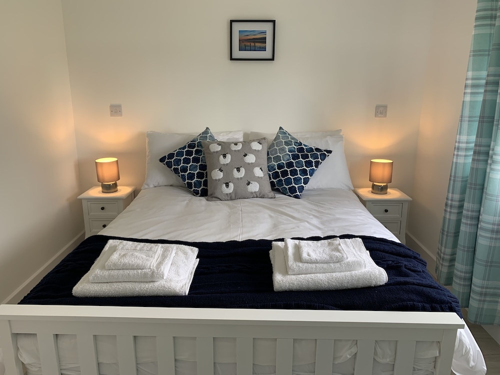 Charming 2-bed Cabin in Inverness, Scotland view 3