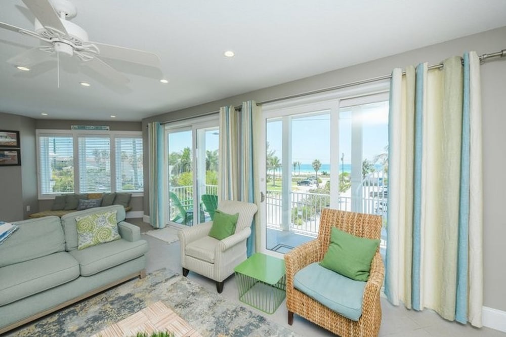 Sunset Surf 2201 Ave C 6 Bedroom Home by RedAwning view 3