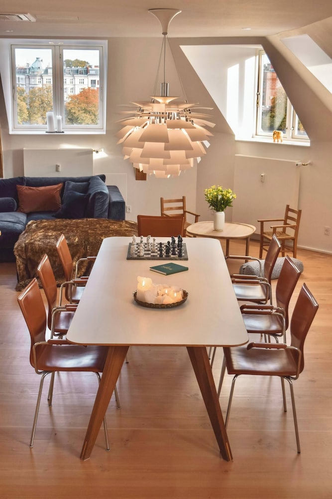 Central Penthouse With Private Rooftop Terrace