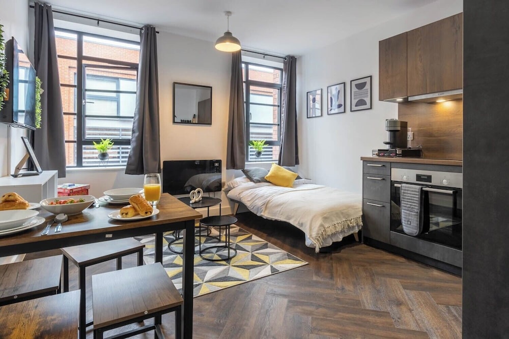 1 Bed Flat - Sleeps 4 - Pets - Parking - Wifi