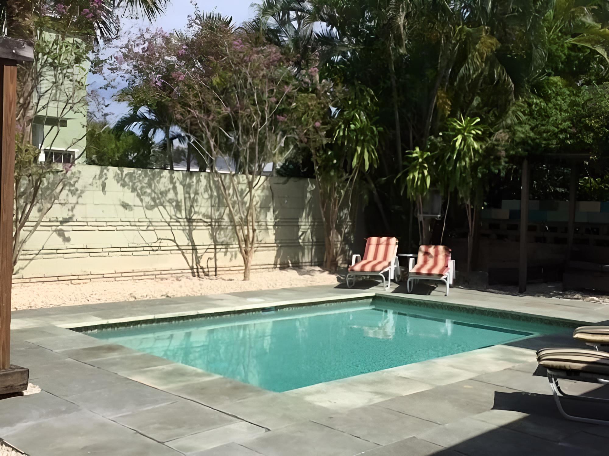 Salty Bungalow Azul - Image 1
