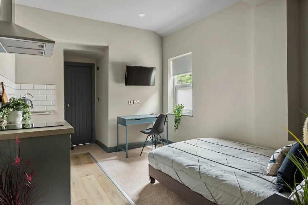 Studio 3, 25 Meriden view 2