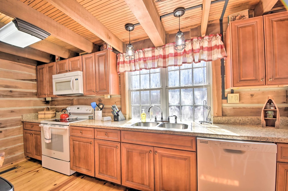 Clemson Vacations - The Lake Place Cabin w/ Golf Cart  Free Kayaks! - Property Image 5
