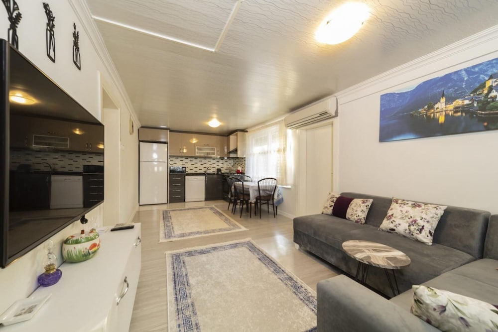 Villa With Private Pool Near Airport in Muratpasa