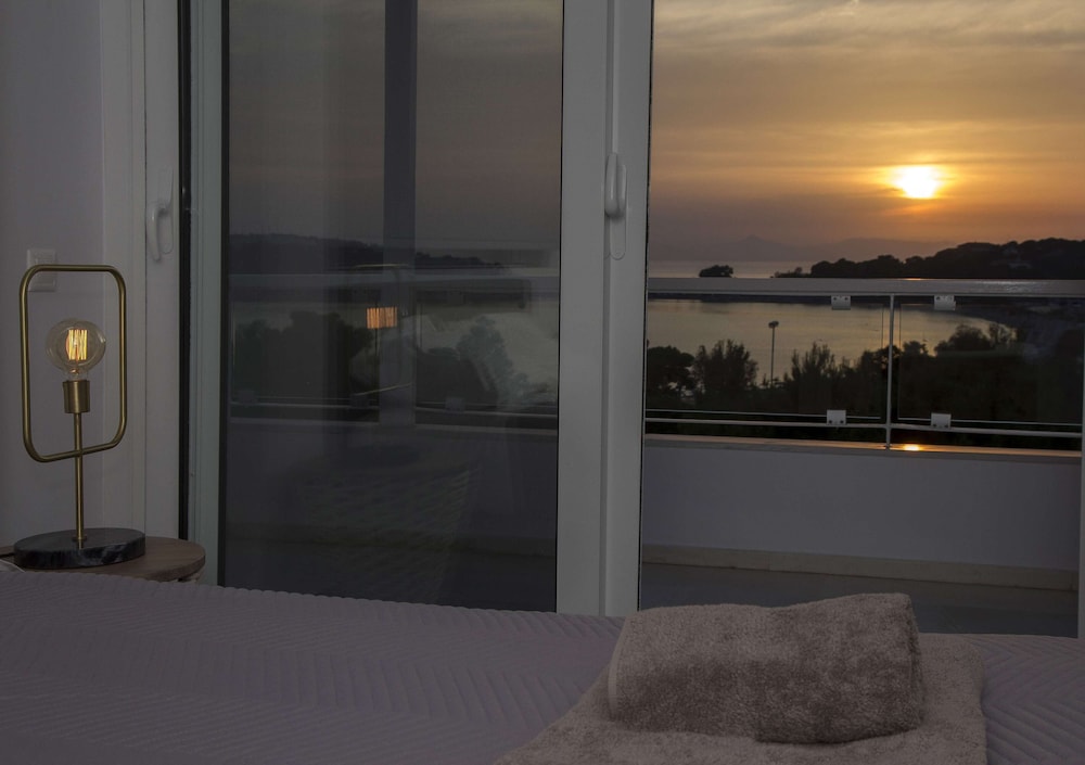 Luxury penthouse with stunning riviera view by GHH