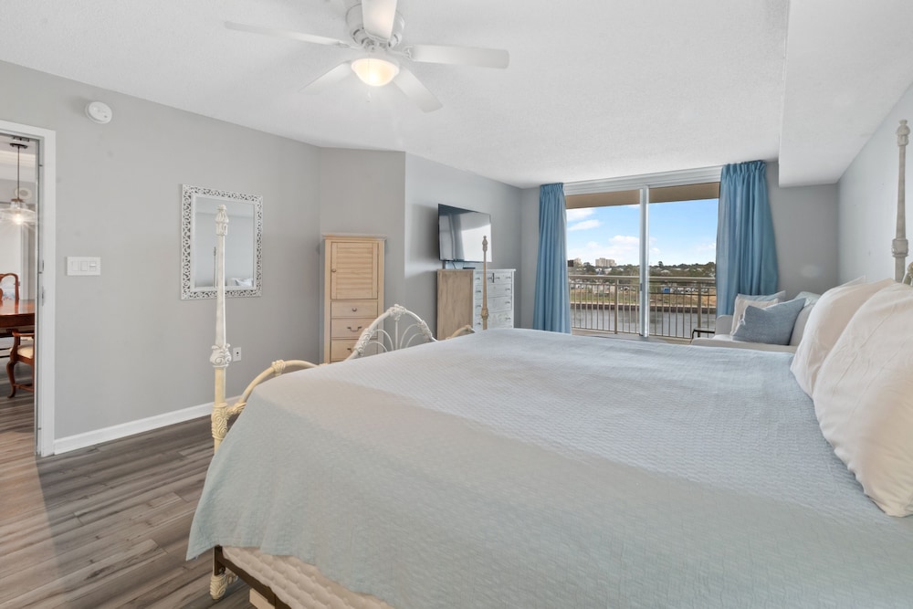 Yacht Club Villas #2-504 4 Bedroom Condo by RedAwning view 3