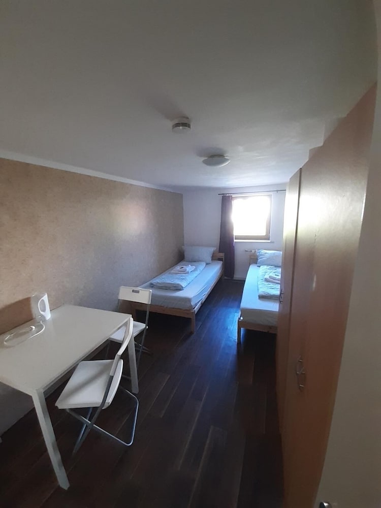 2-Rent Group Hostel Rooms&Apartments EVE168