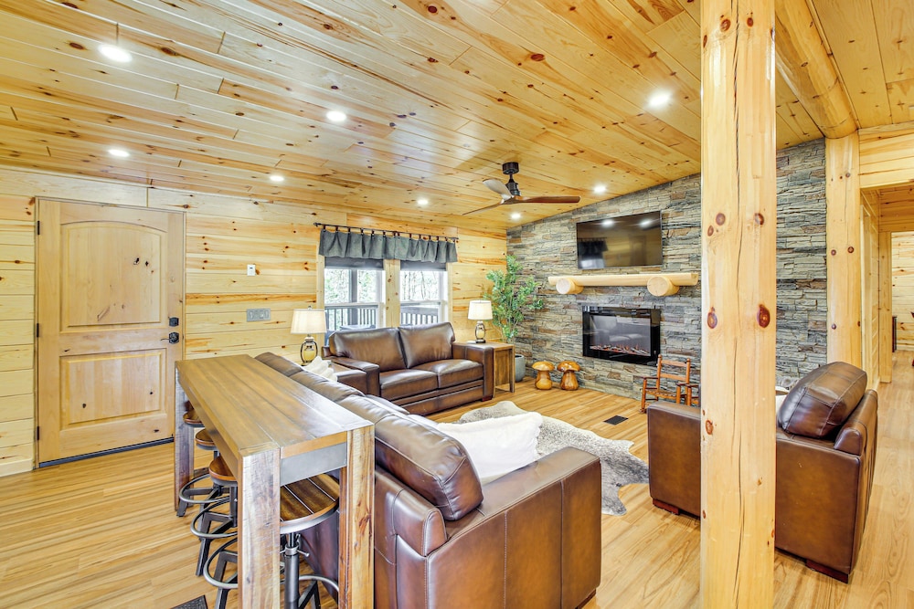 11 Mi to Marina on Lake Hamilton: Cabin Getaway