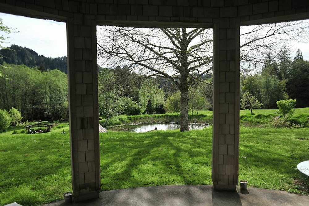 Lucky Mud Inn and Disc Golf Resort