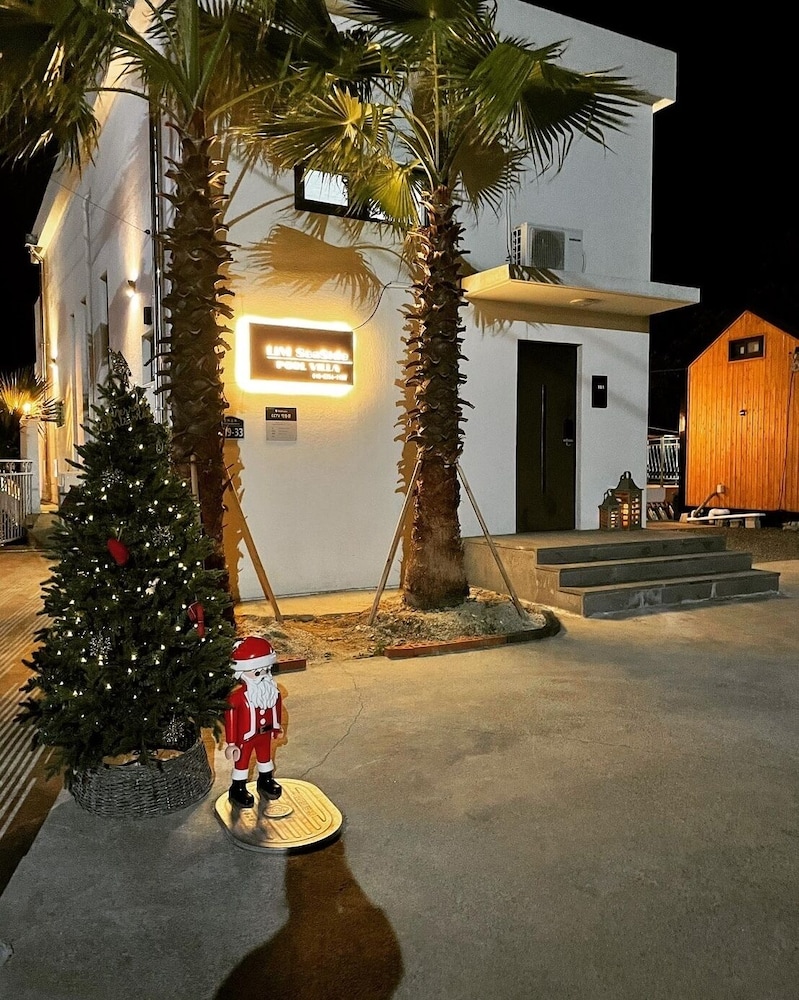 Lim Sea Side Poolvilla Pension view 2