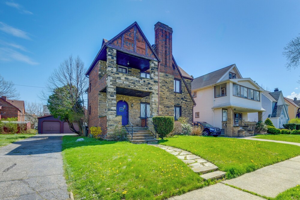 South Euclid Apt < 10 Mi to Downtown Cleveland! view 4