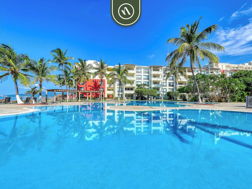 Oceanview 4 BR Condo - Pool - Beach - Terrace