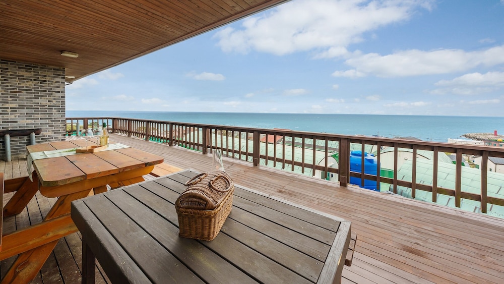 Gyeongju Happy Dream Ocean View Pension