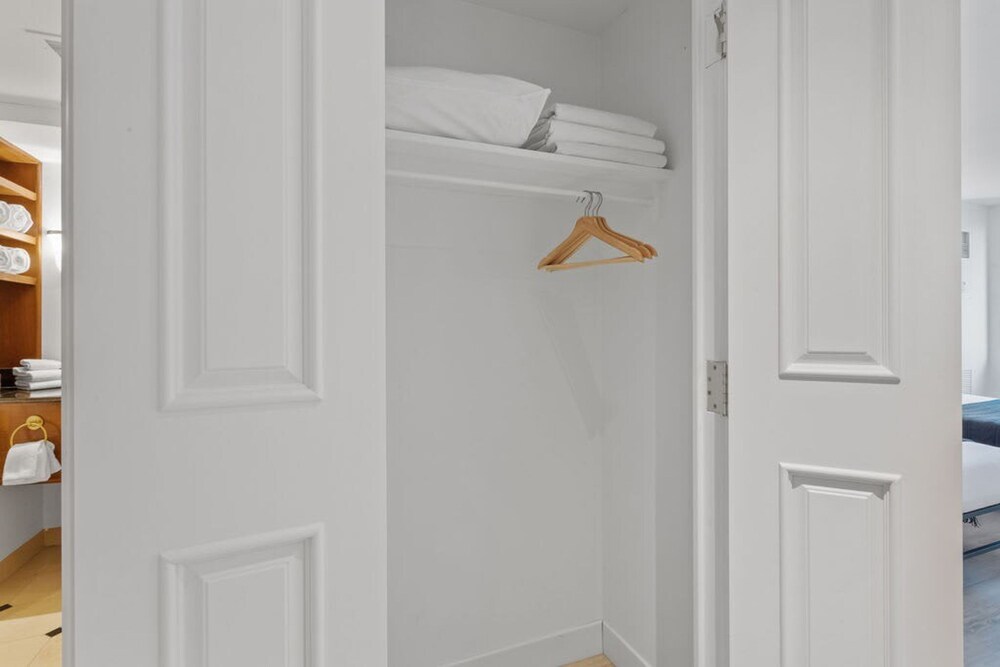 Cozysuites at Showboat 1BR 2BA Oceanfront Villa photo 3