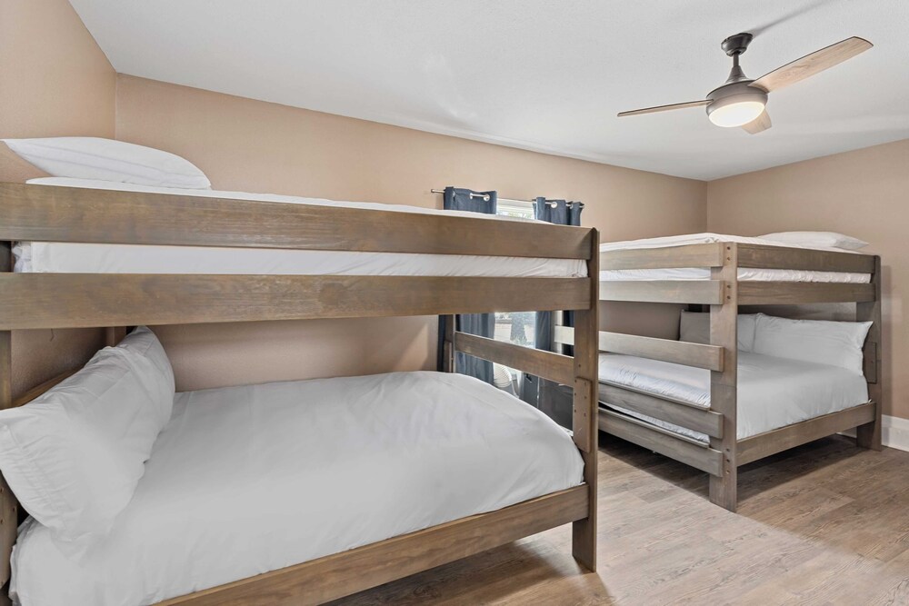 PCB Group-friendly Duplex w/ Pool, Backyard Lounge & 2 Kitchens