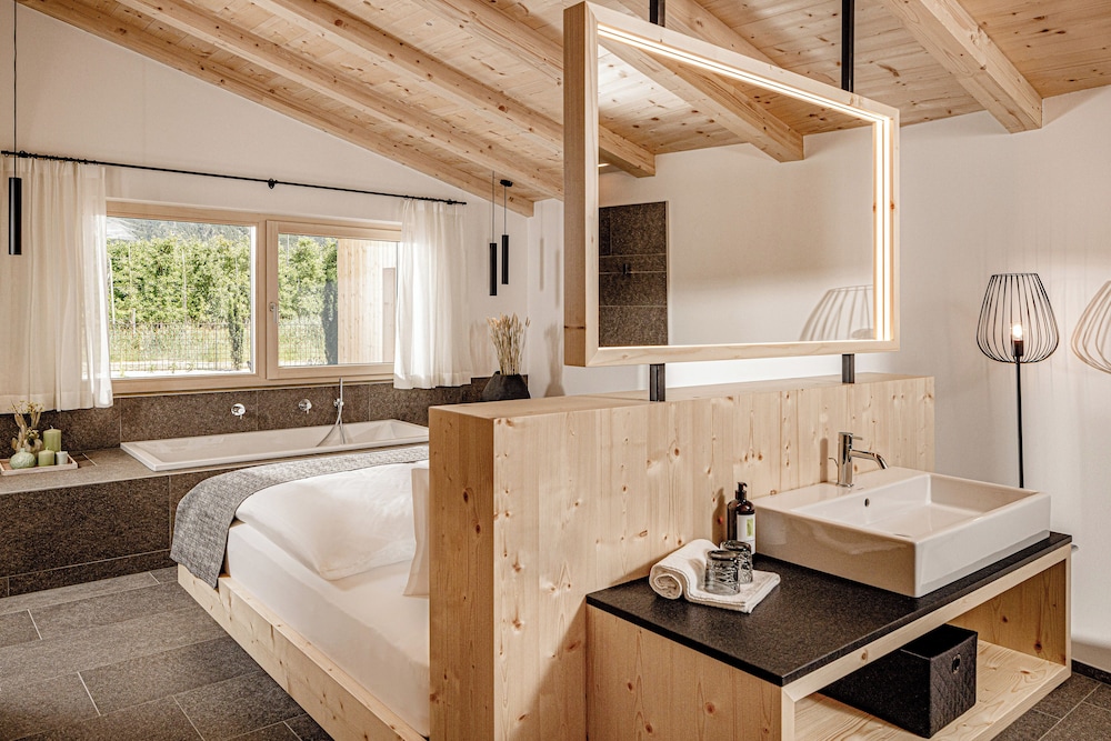 Amolaris Garden Loges & Guesthouse