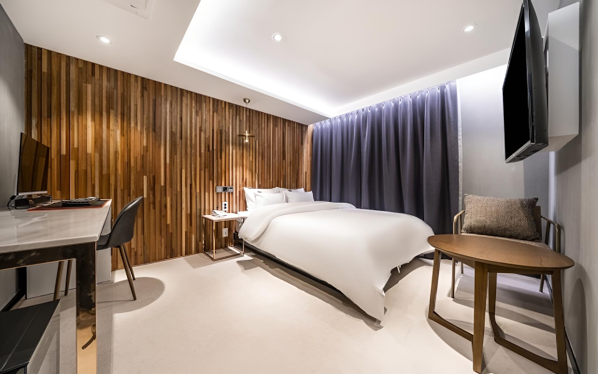 Jongno Hotel Laboum view 5