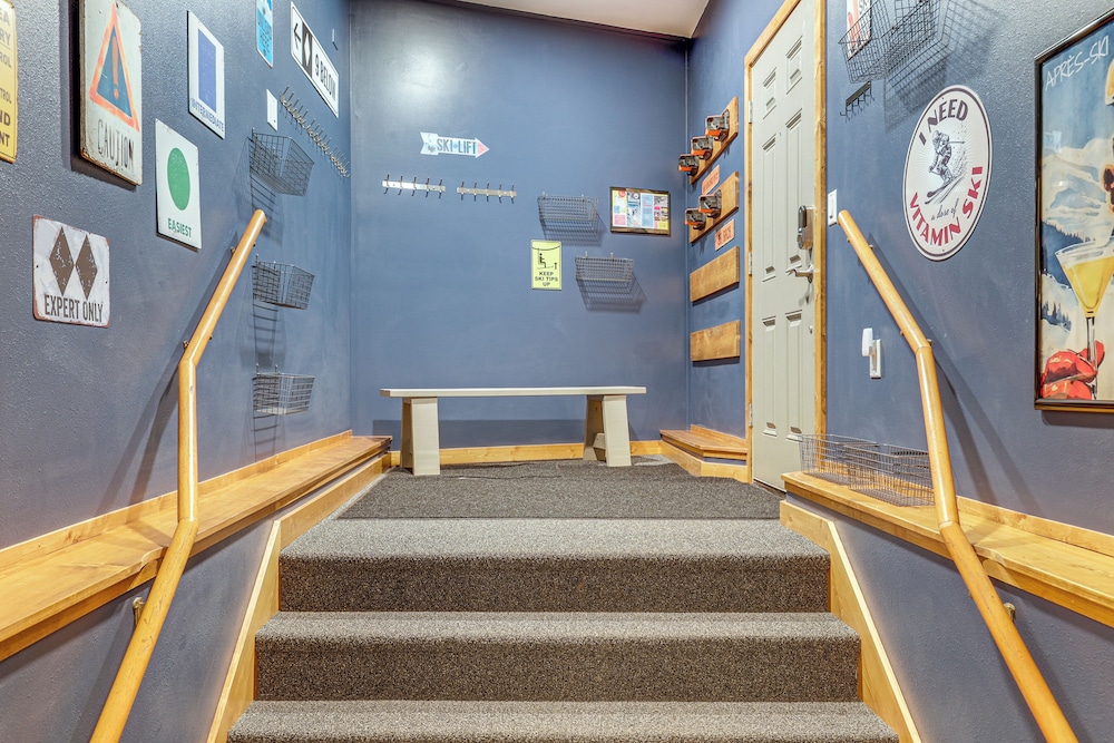 Ski-in/ski-out Condo in Upson - Walk to Lake