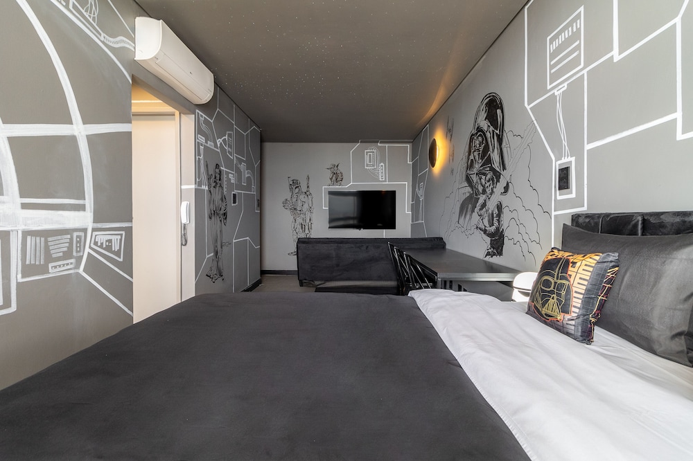Akile Homes experiences Geek