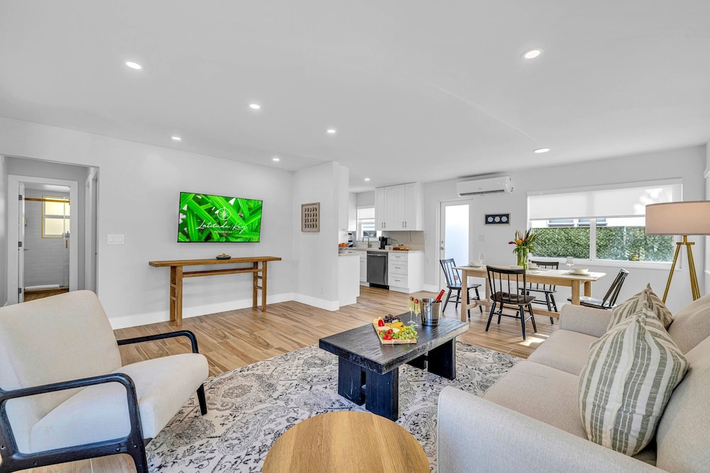 Beach Condo King Bed Lush Patio w BBQ Birch Key Two