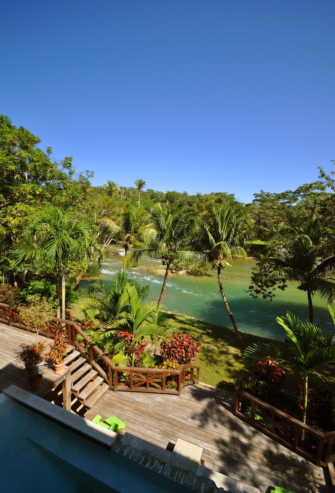 Mahogany Hall Boutique Resort