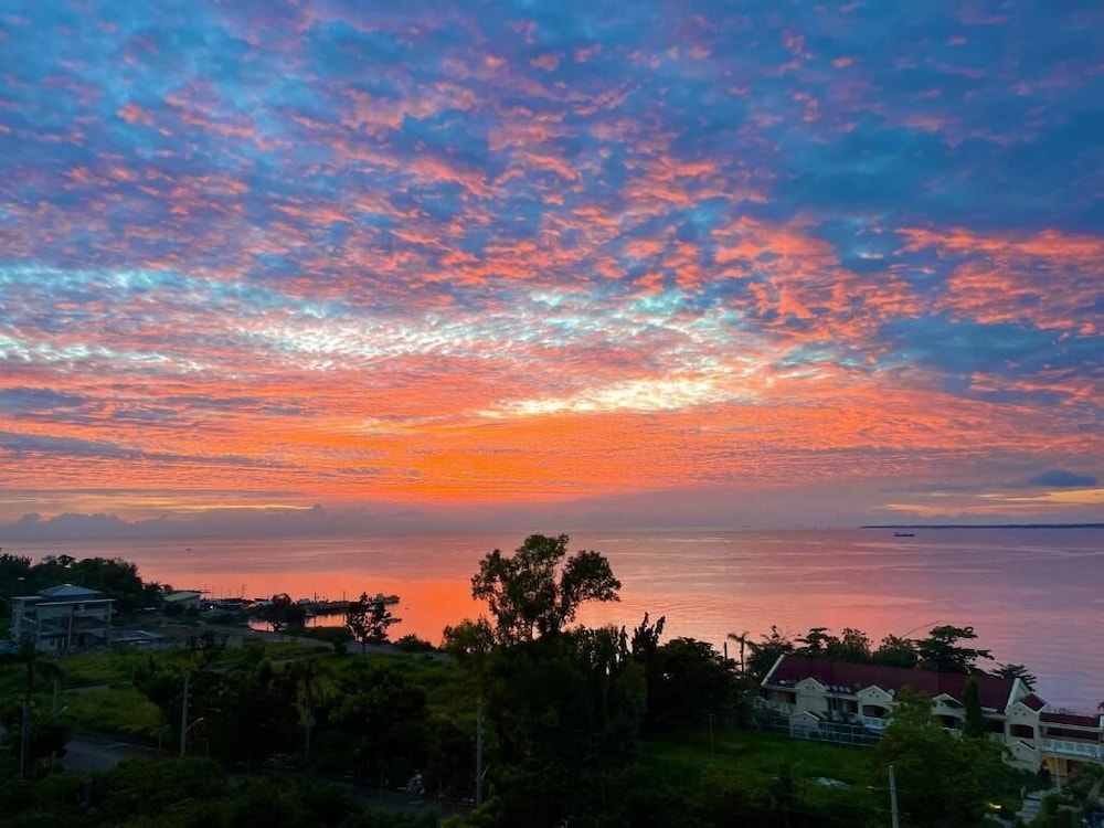La Mirada Deluxe Suites with Oceanview