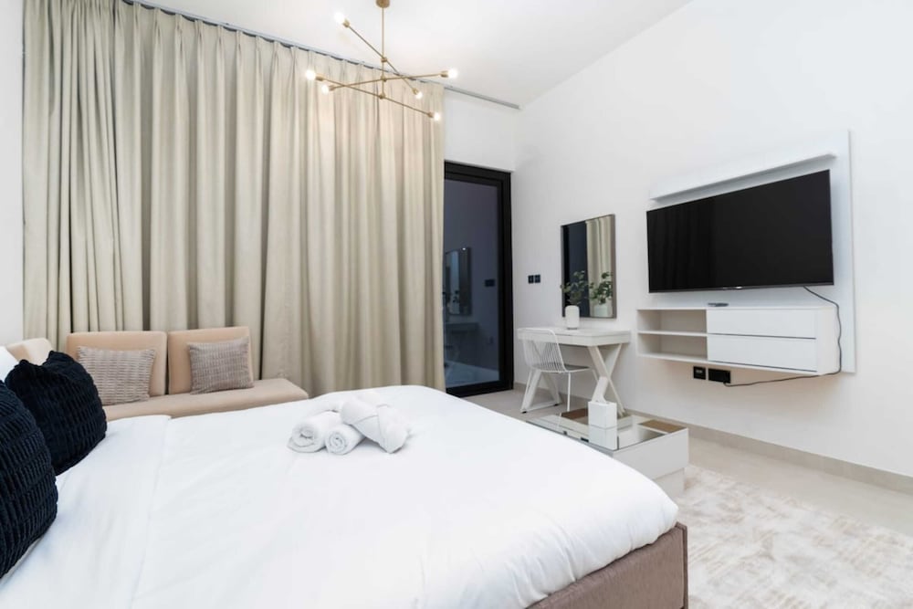 Contemporary Studio Apartment, Dubai Business Bay!