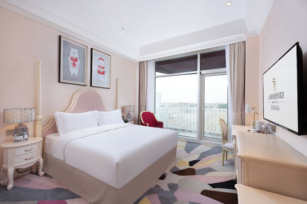 NARADA RESORT SHANGHAI HOTEL Disney Store