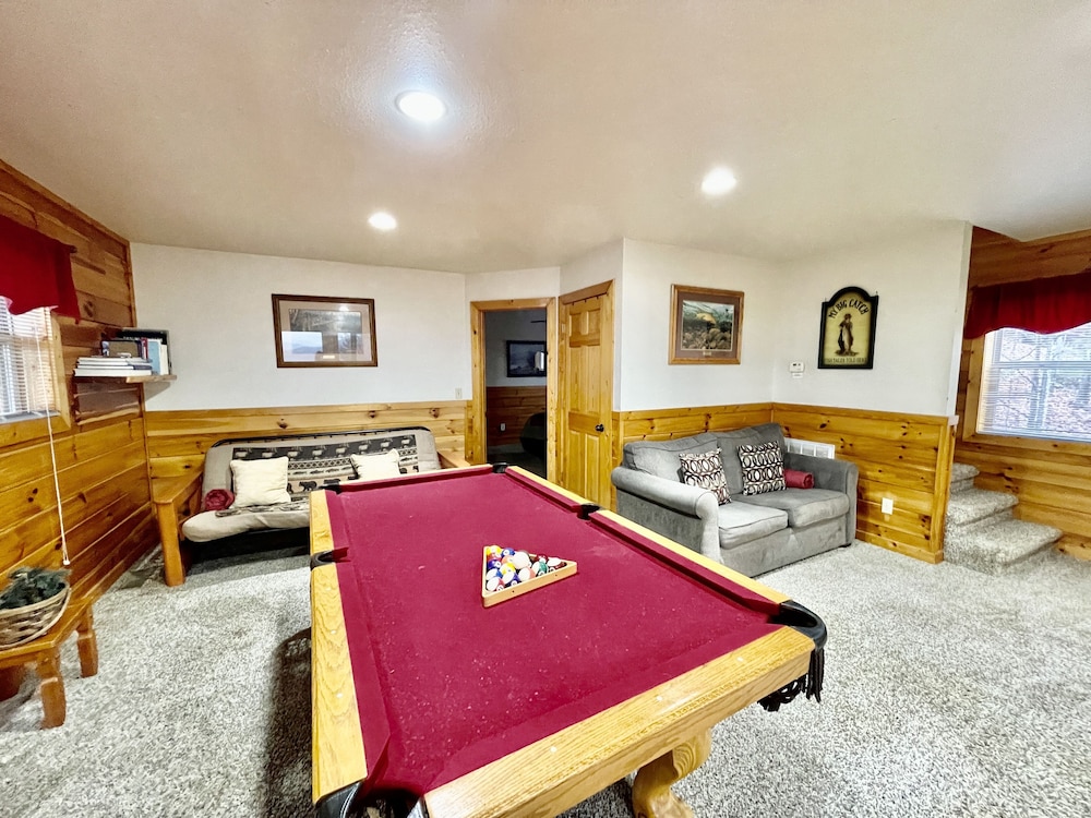 Picture Perfect 2 Bedroom Cabin by RedAwning - Property Image 7