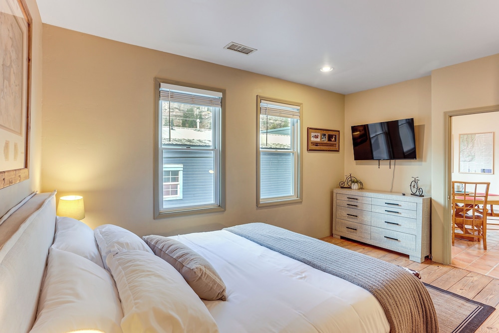 Walk to Hot Springs: Updated Retreat in Dtwn Ouray