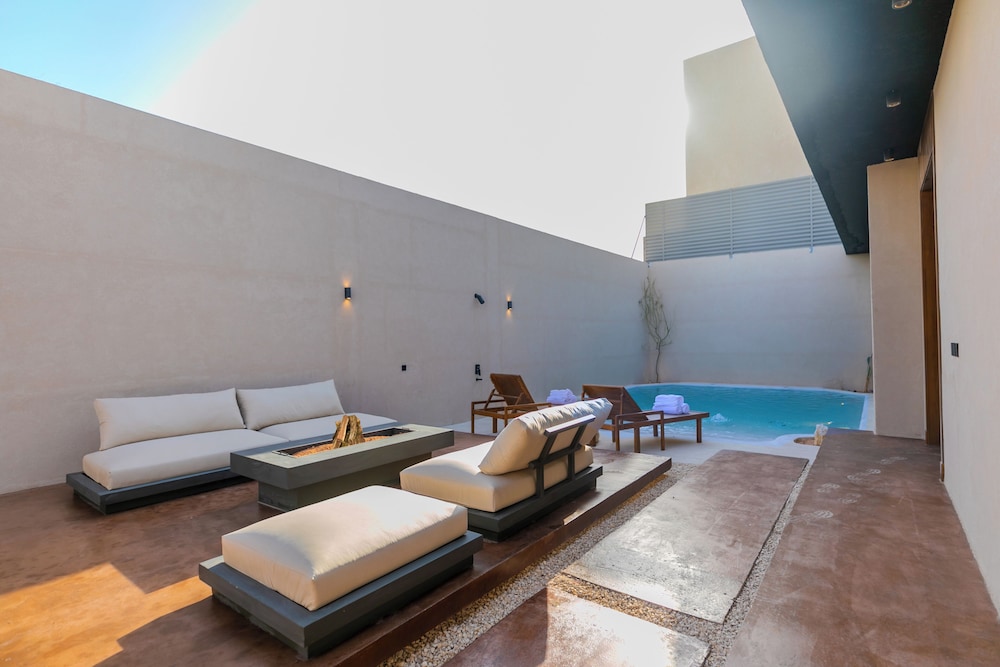 Portal Chalets With Private Pool-Al Arid