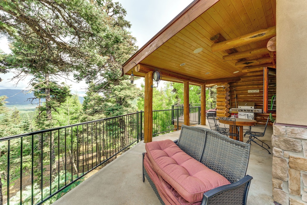 Secluded Angel Fire Retreat: Deck + Stunning View!