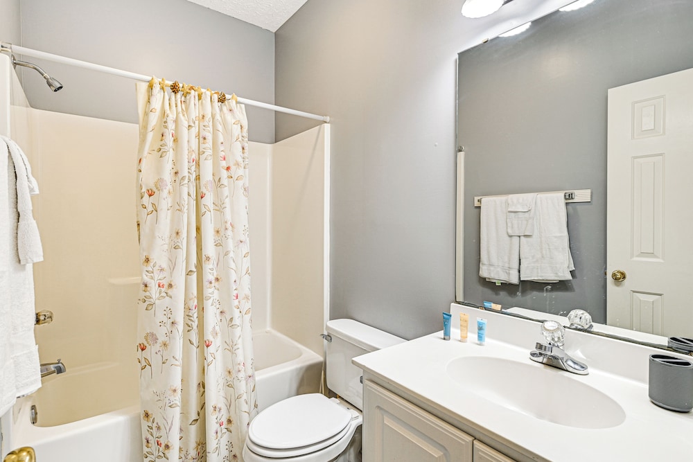 5 Mi to Myrtle Beach Hot Spots: Condo w/ Perks!
