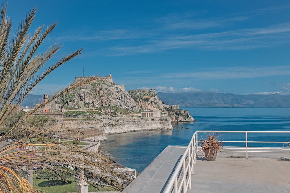 Old Fortress View Roof Top Apartment by Konnect photo 4