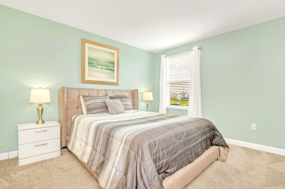 Upstay: Spacious Championsgate Home w Pool & Games