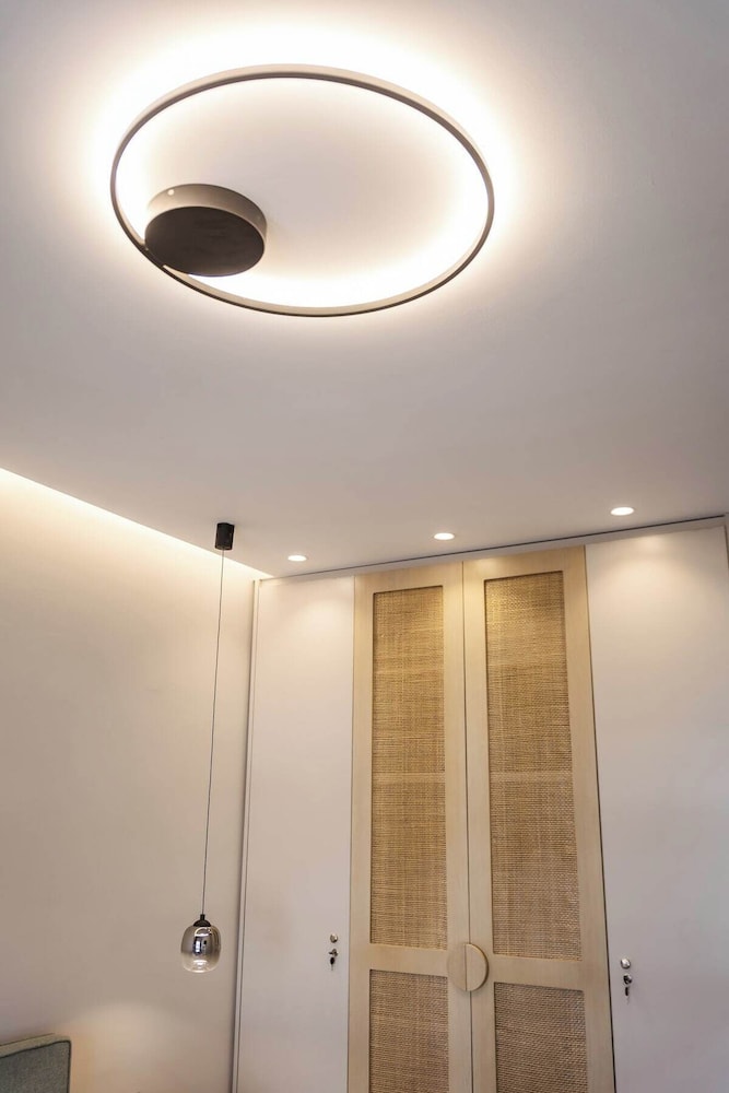 Demmi Central 2BR Designer Apt