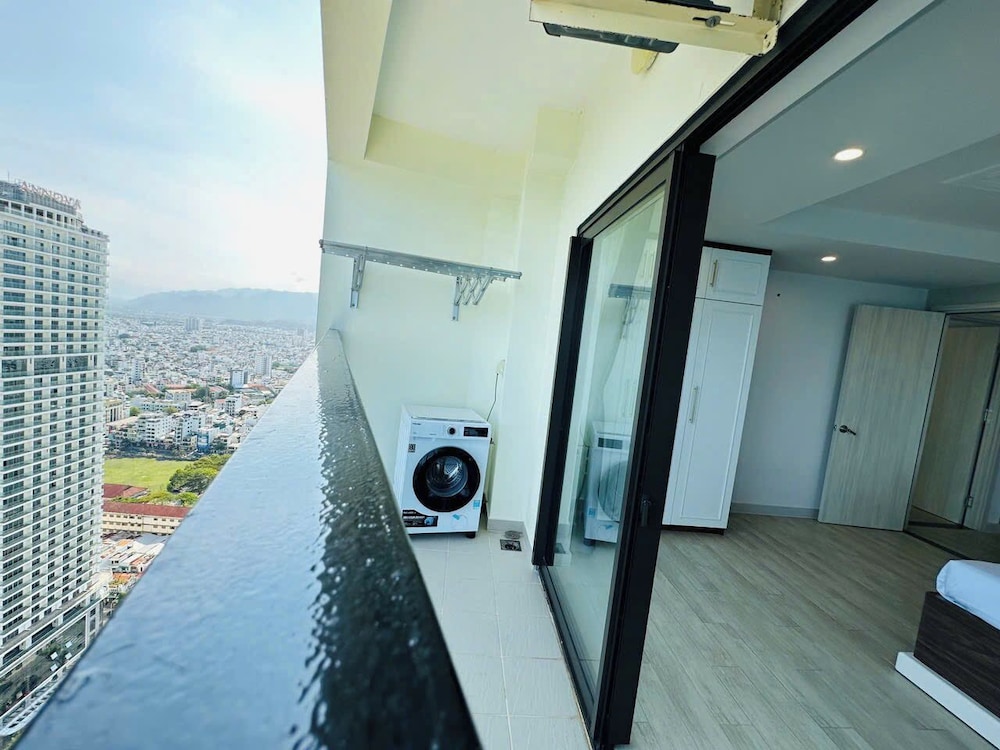 Gold Coast Balcony Serviced Apartment