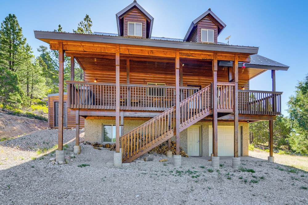 Luxe Cabin Retreat, Near Bryce & Zion Nat'l Parks!