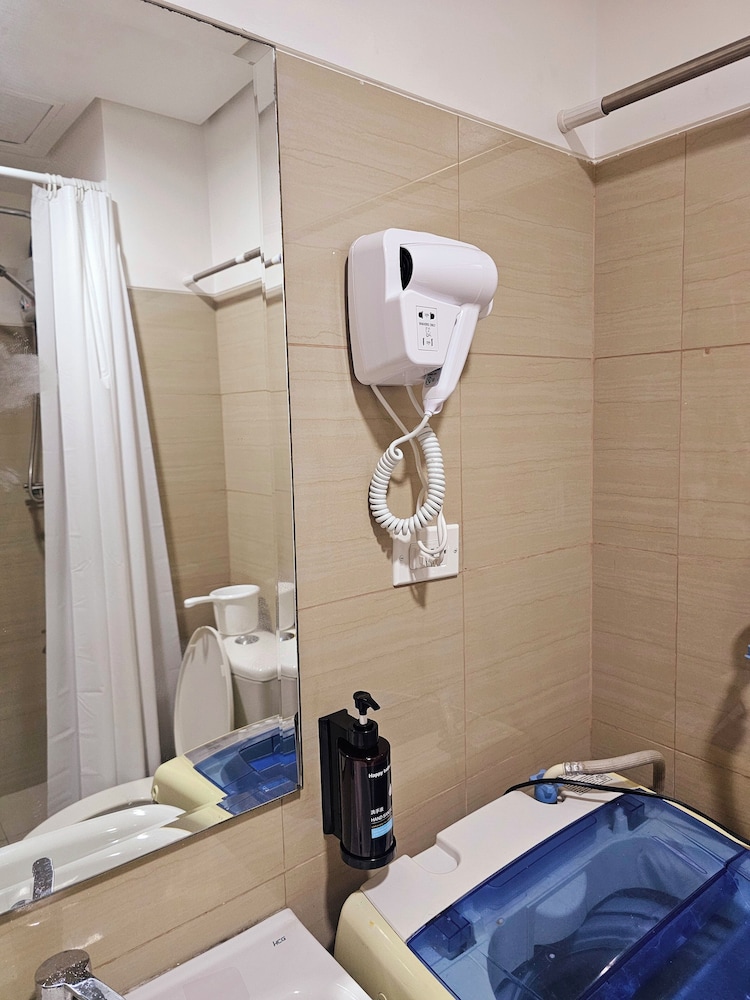 Hannah Crib at Shore Residences