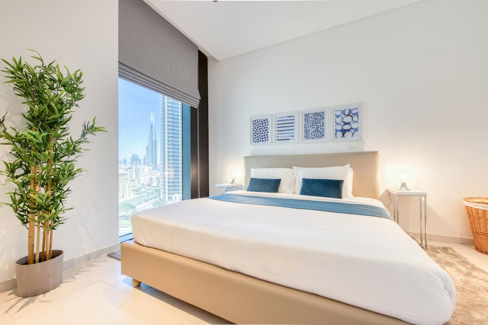 Well Connected Luxury Apt w Waterway Vws