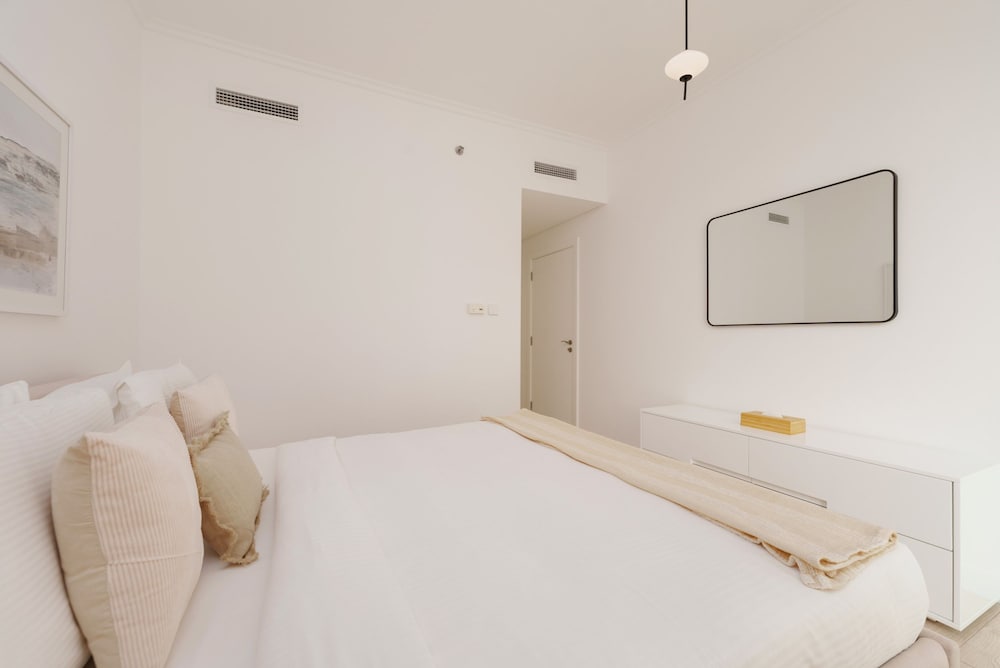 Chic 2BR Downtown Haven w Balcony City Views