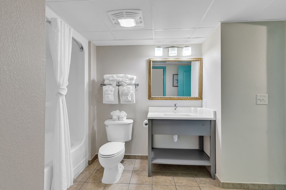 Cozy 2BR Beachfront Condo