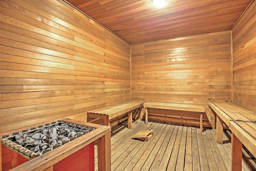 Walk to Winter Park Resort: Condo w/ Hot Tub!