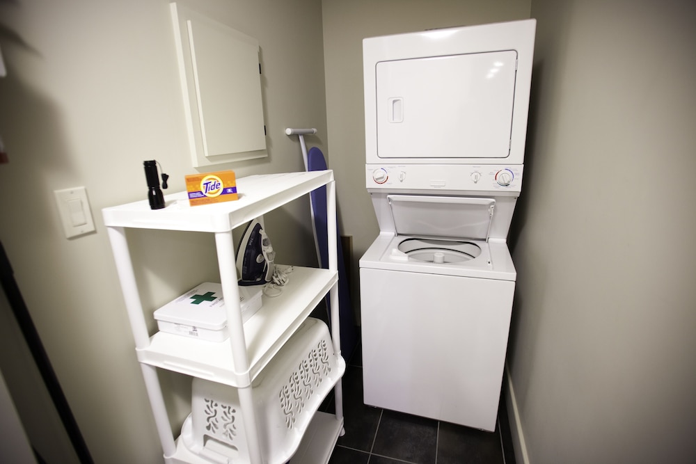 Corporate Suites of Calgary - Eightwelve
