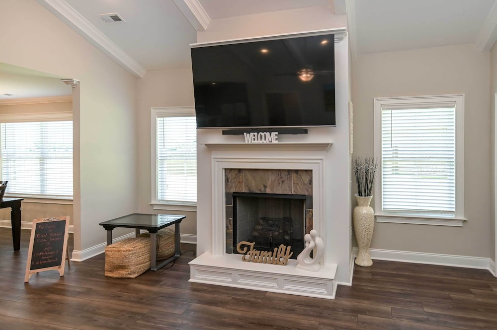 Quiet Family Home 15 Mi to Dtwn Huntsville! - Property Image 9