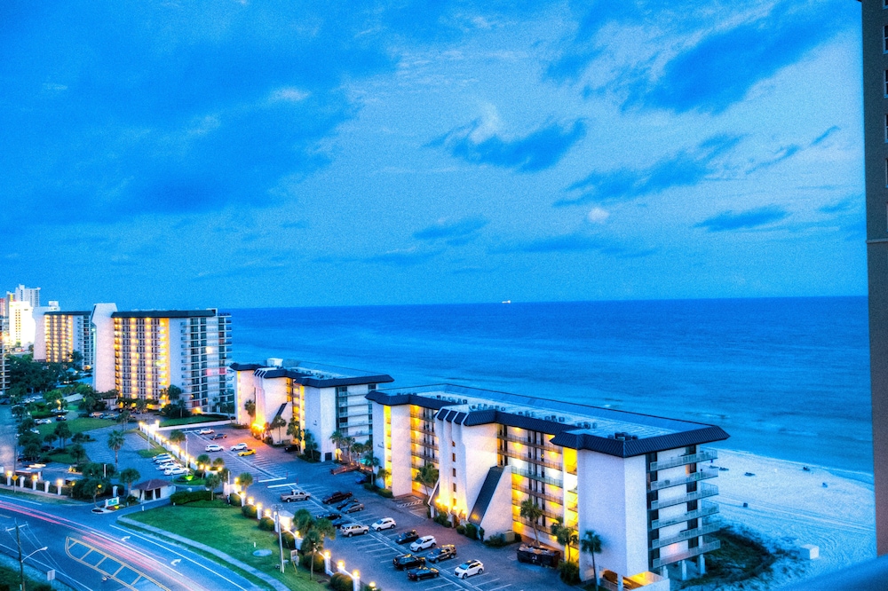 Grand Panama by Aneliya's Rentals view 3