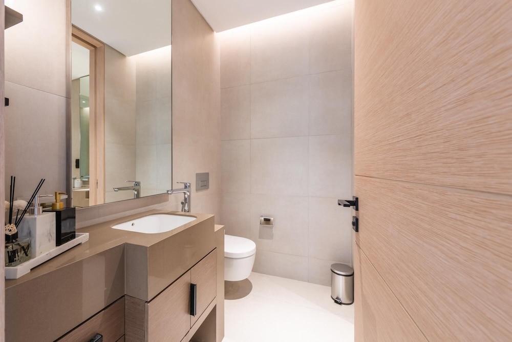 Sea View Urban Retreat in Address JBR