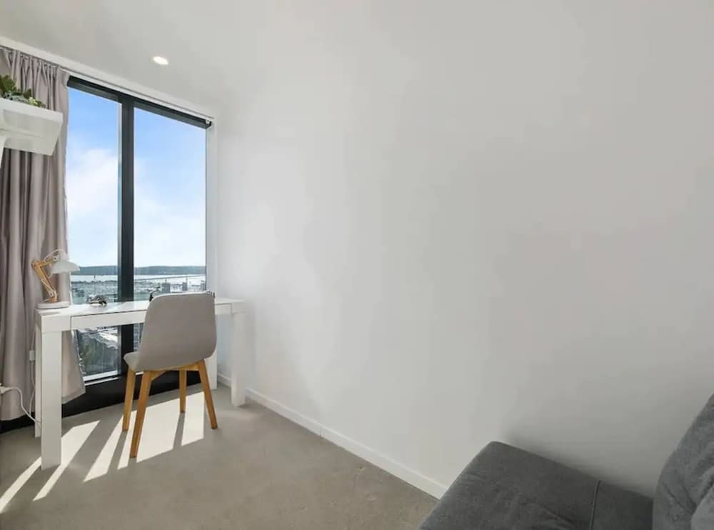 Sun Kissed Apartment With Panoramic Views photo 3