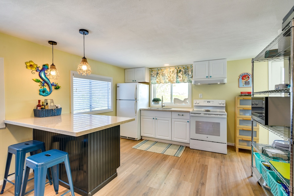Pet-friendly Freeport Vacation Rental w/ Deck!