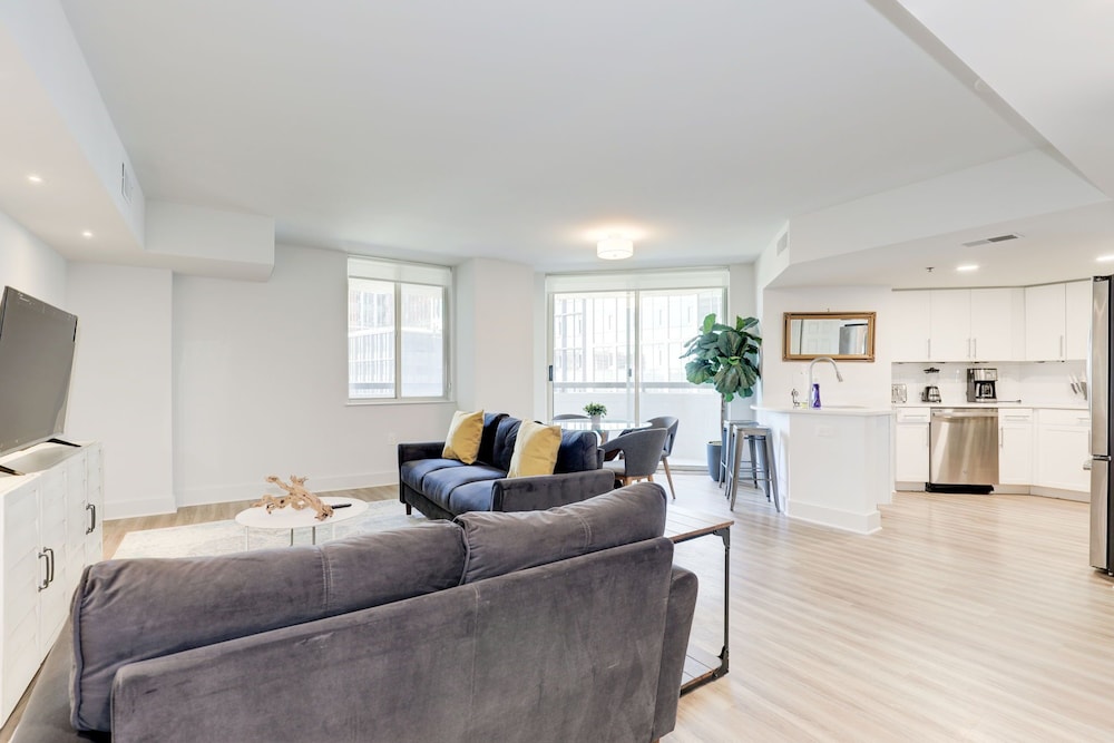 Elegant 2BR Apartment Minutes From DC